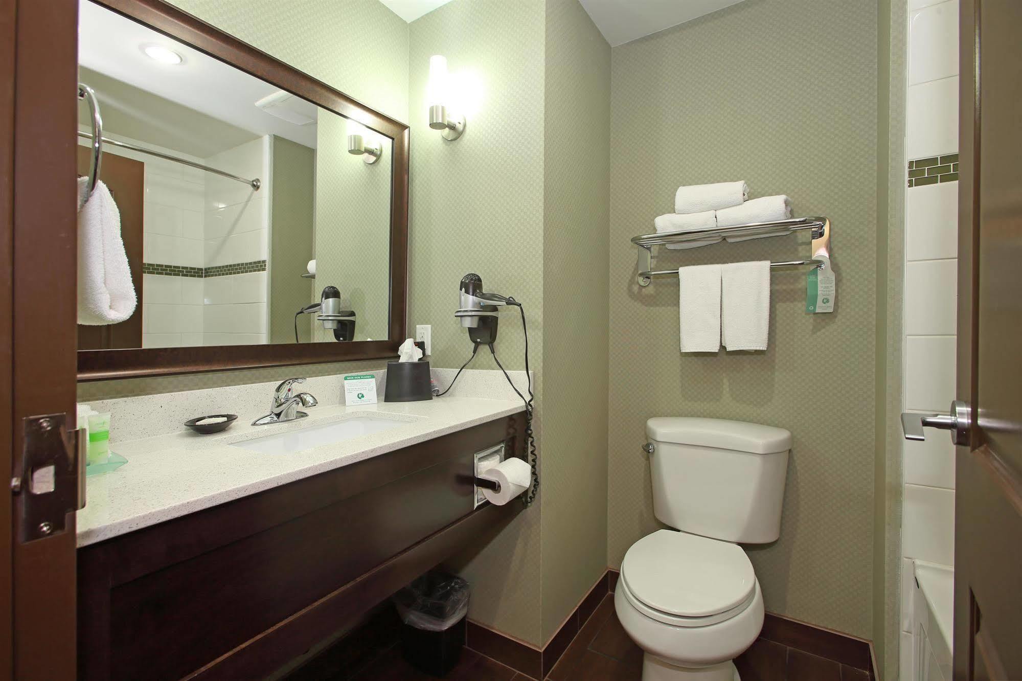 Western Pacific 3*