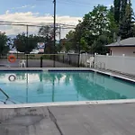 Lakeside Studio With Pool
