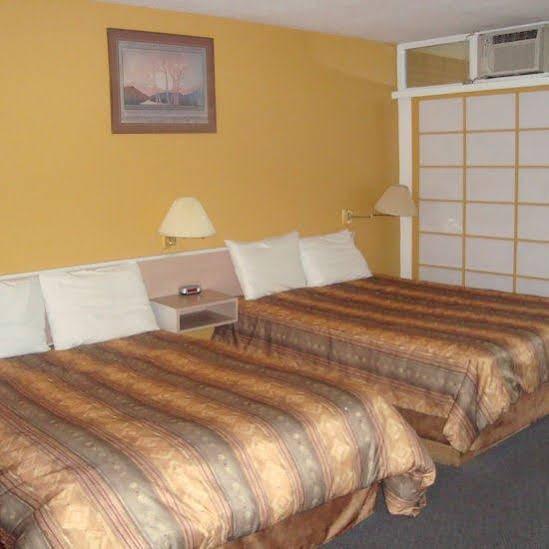 Tiki Village Motel 2*