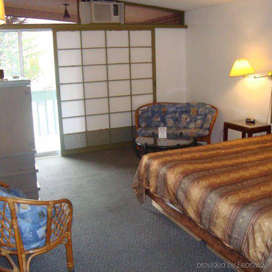 Motel Tiki Village