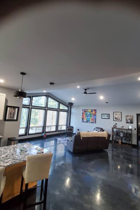 Elysian Lakeview Retreat Apartment