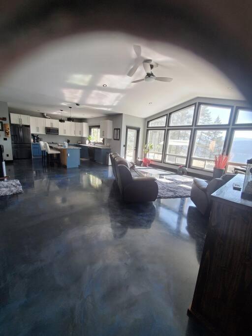 Elysian Lakeview Retreat