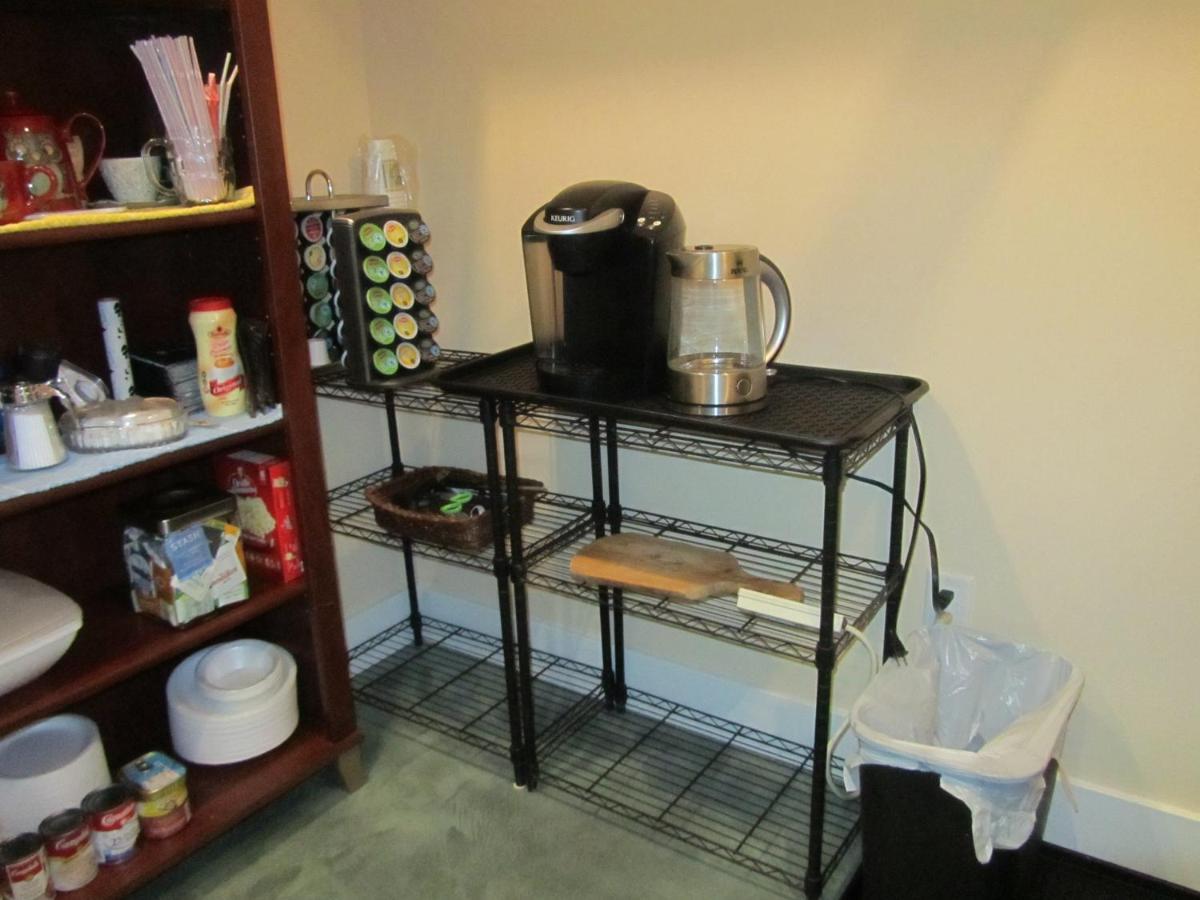 Private Small With Private Bathroom And Parking On