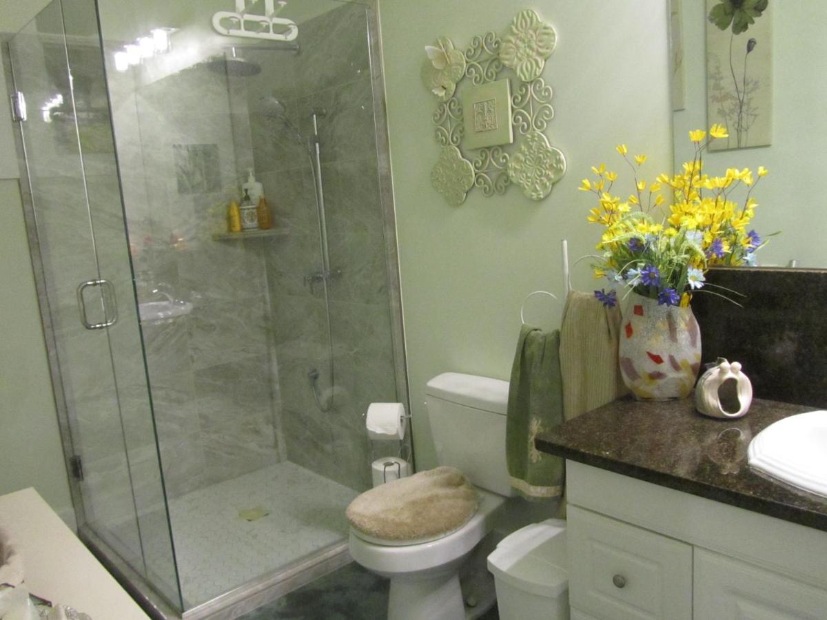 Apartment Private Small With Private Bathroom And Parking On Vernon
