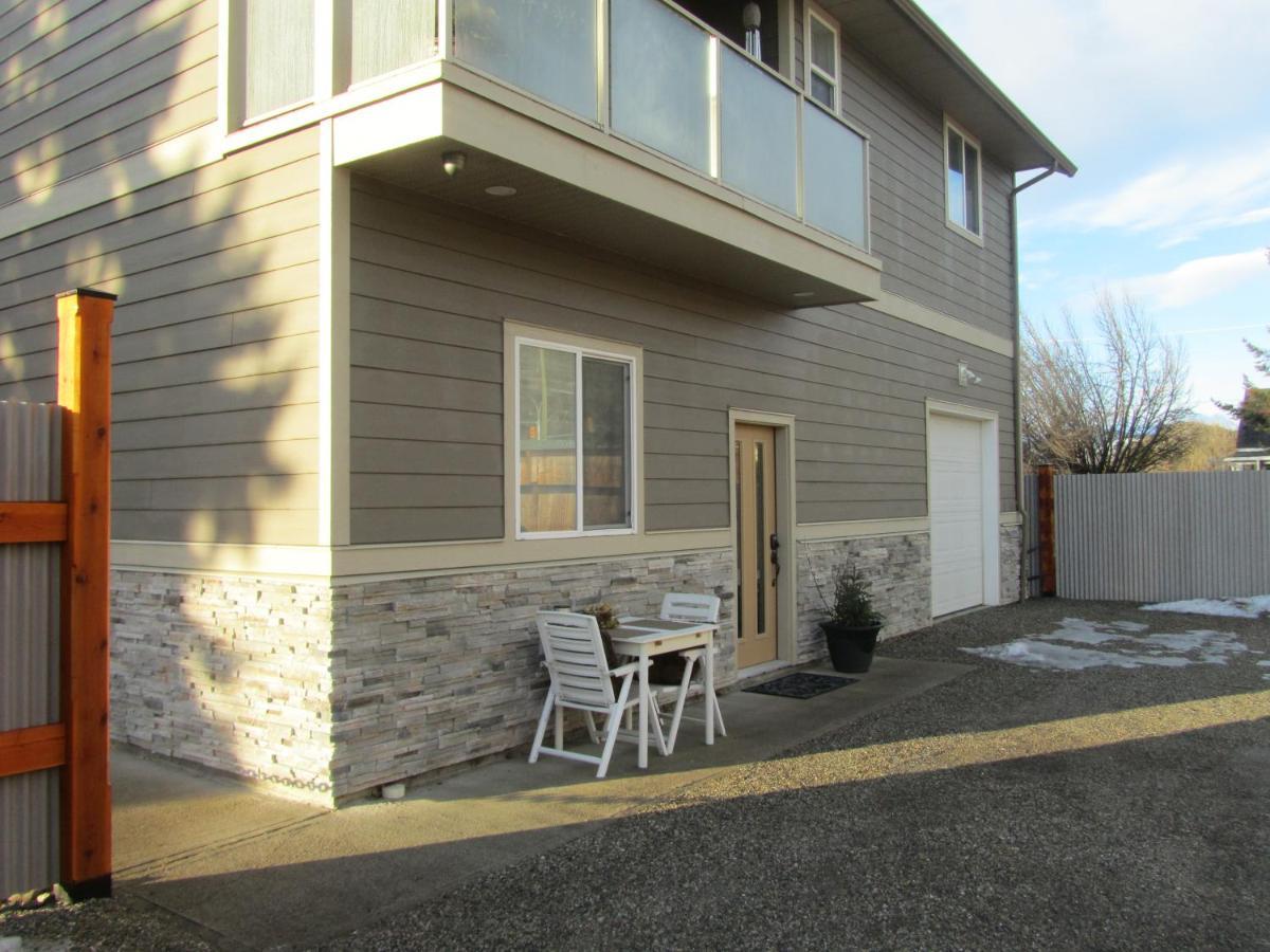 Private Small With Private Bathroom And Parking On Apartment *