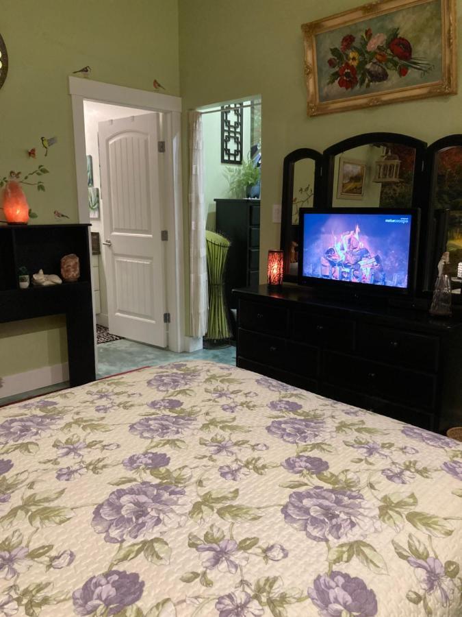 Apartment Private Small With Private Bathroom And Parking On Vernon