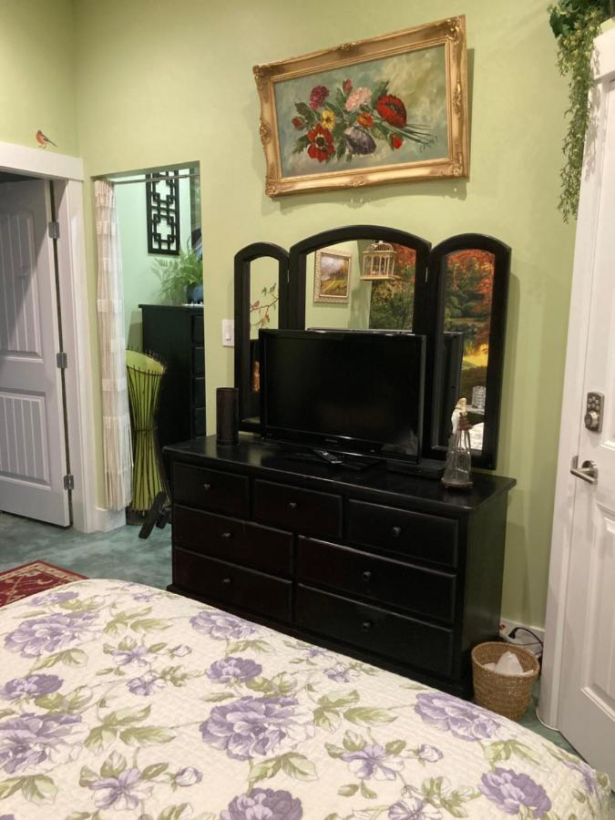 Apartment Private Small With Private Bathroom And Parking On Vernon