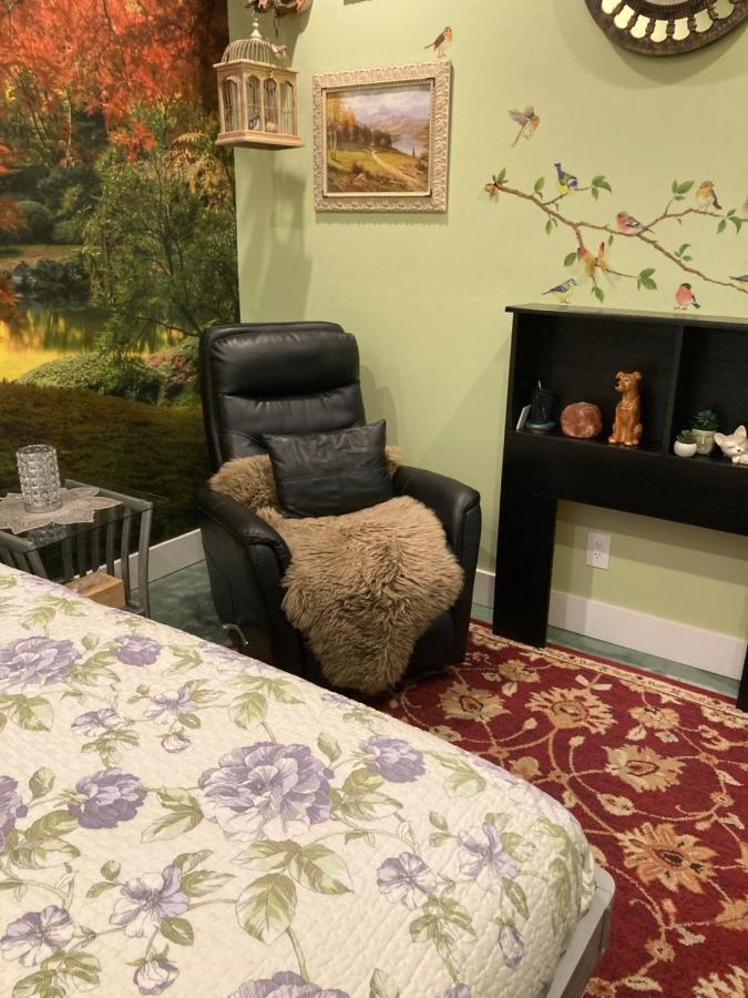 Private Small With Private Bathroom And Parking On *