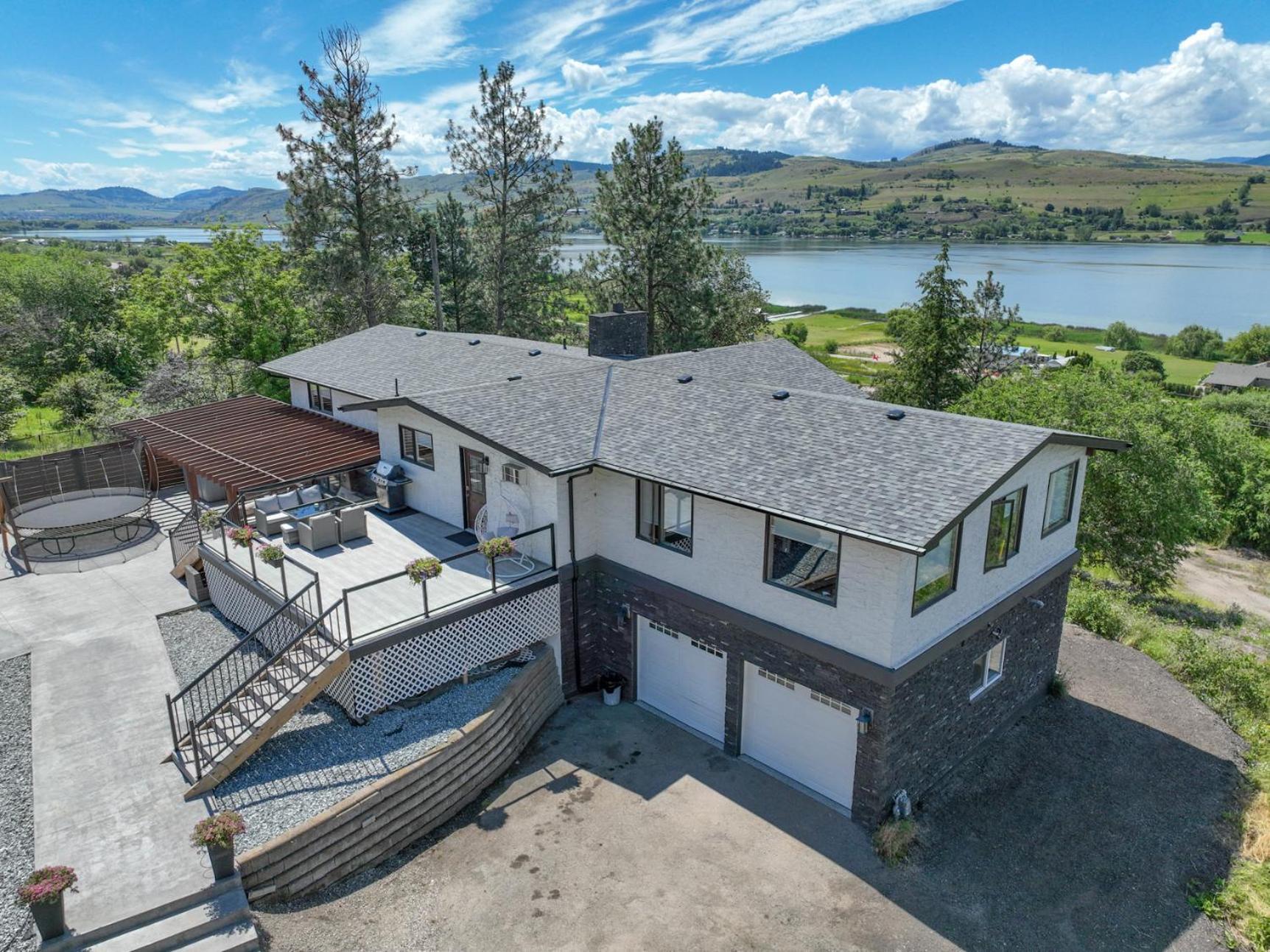 Lakeviews, Big Yard/deck, Minutes To Silver Star/golf/wineries. Vernon