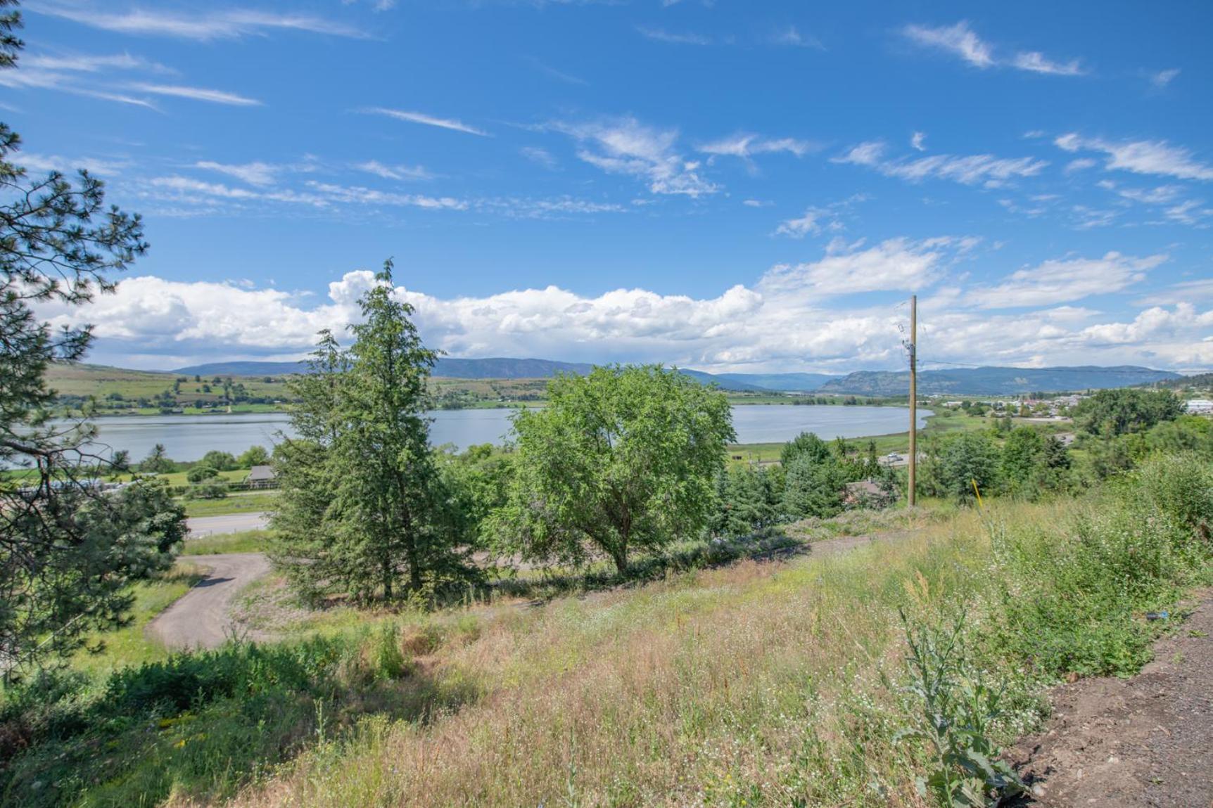Lakeviews, Big Yard/deck, Minutes To Silver Star/golf/wineries. Holiday home Vernon