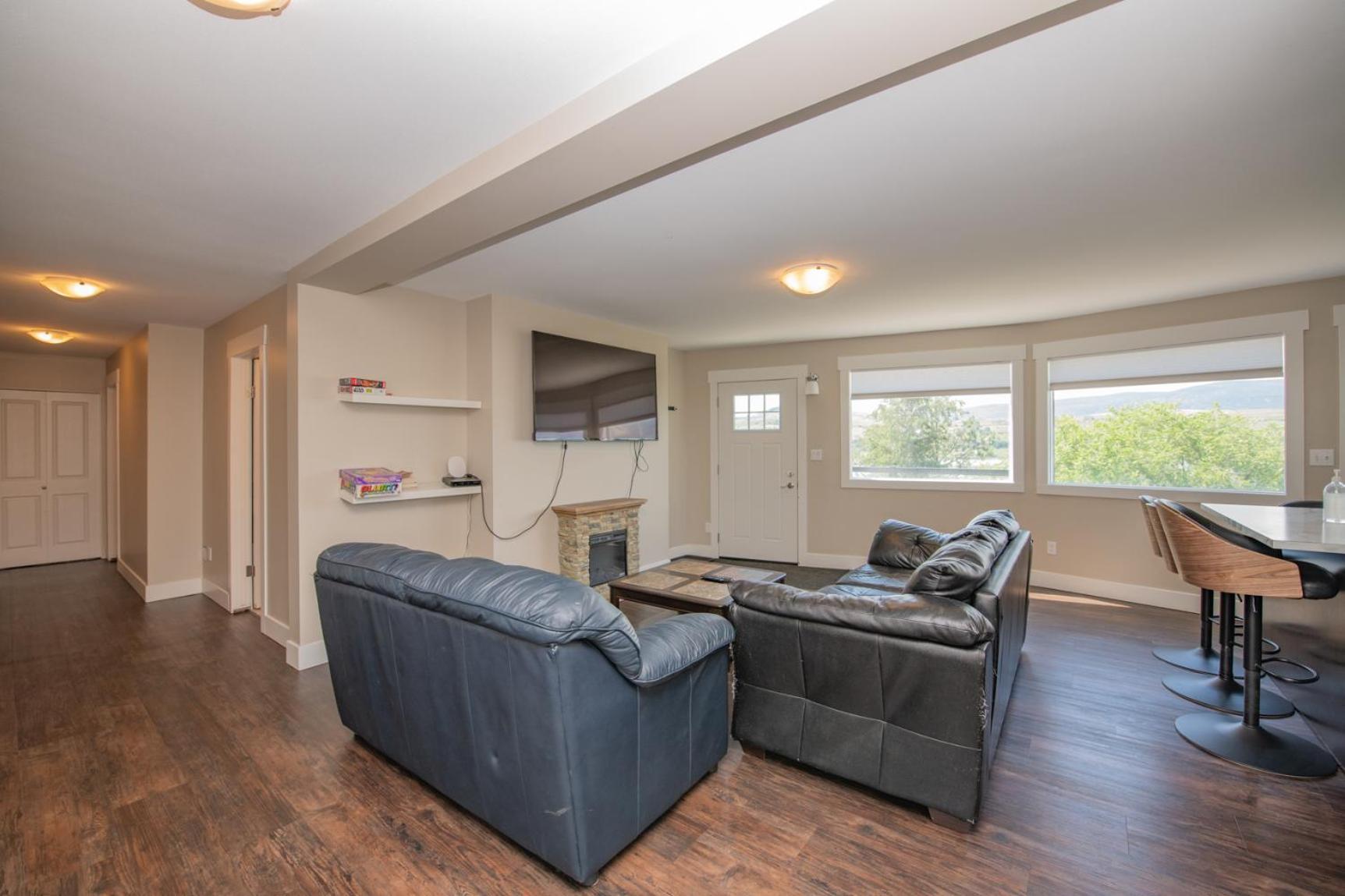 Lakeviews, Big Yard/deck, Minutes To Silver Star/golf/wineries.