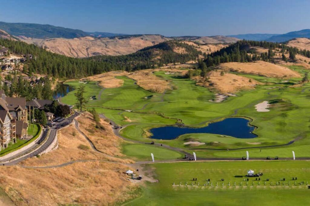 Holiday home Lakeviews, Big Yard/deck, Minutes To Silver Star/golf/wineries.