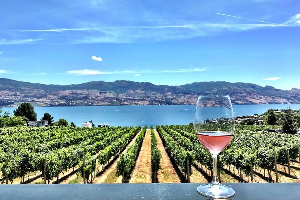 Lakeviews, Big Yard/deck, Minutes To Silver Star/golf/wineries. * Vernon