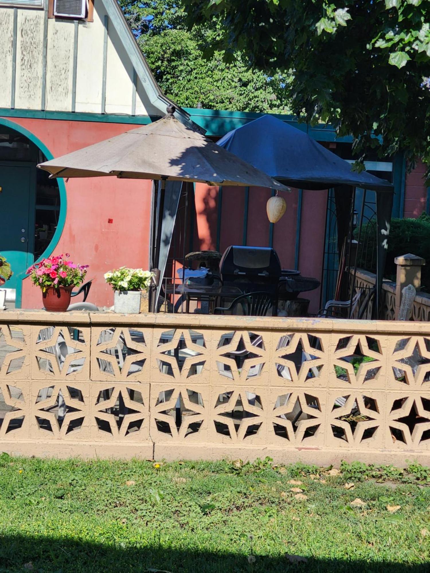 Tiki Village Motel 2*