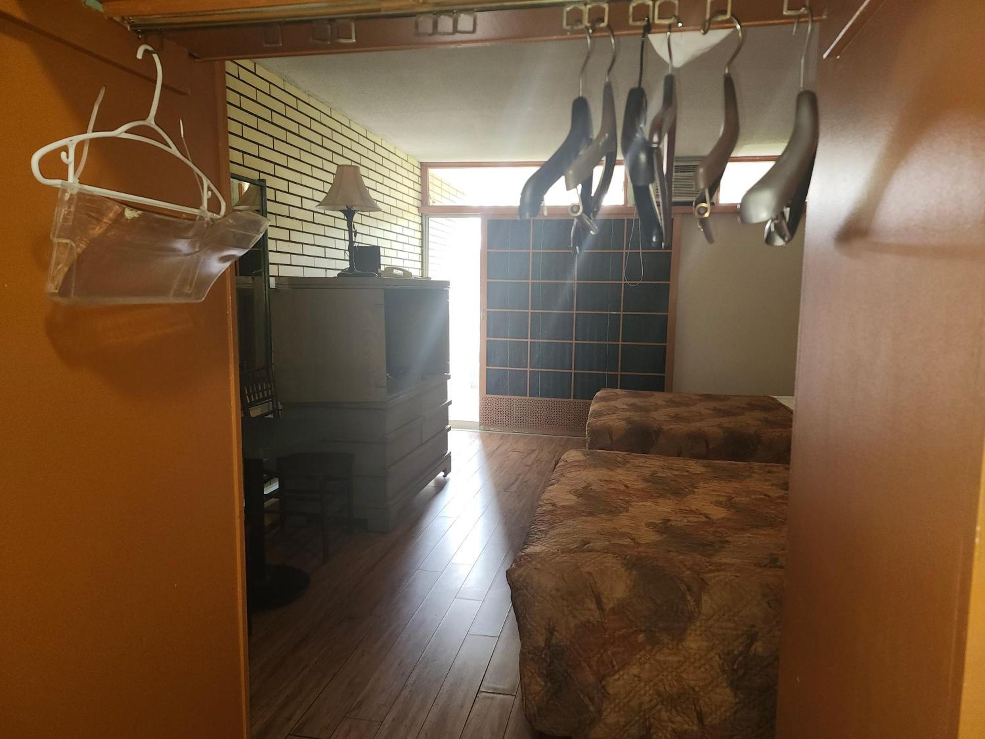 Tiki Village Motel Vernon