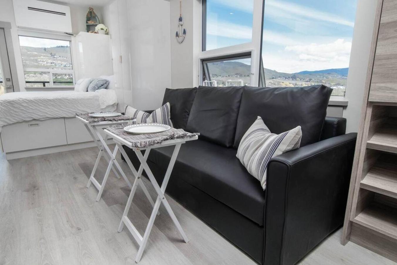 Floor Lakeshore Views Near Skiing * Vernon