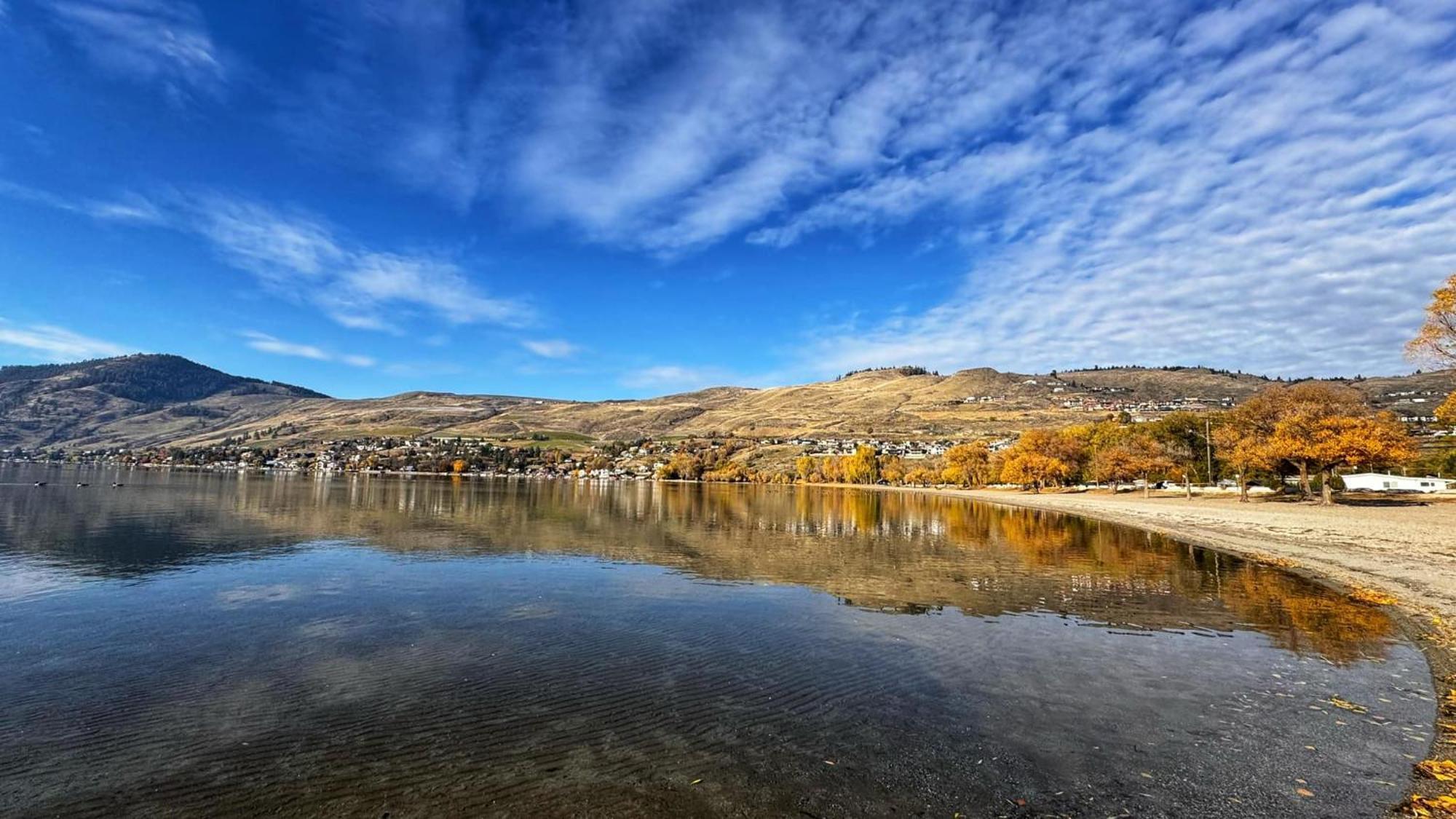 Floor Lakeshore Views Near Skiing Holiday home *