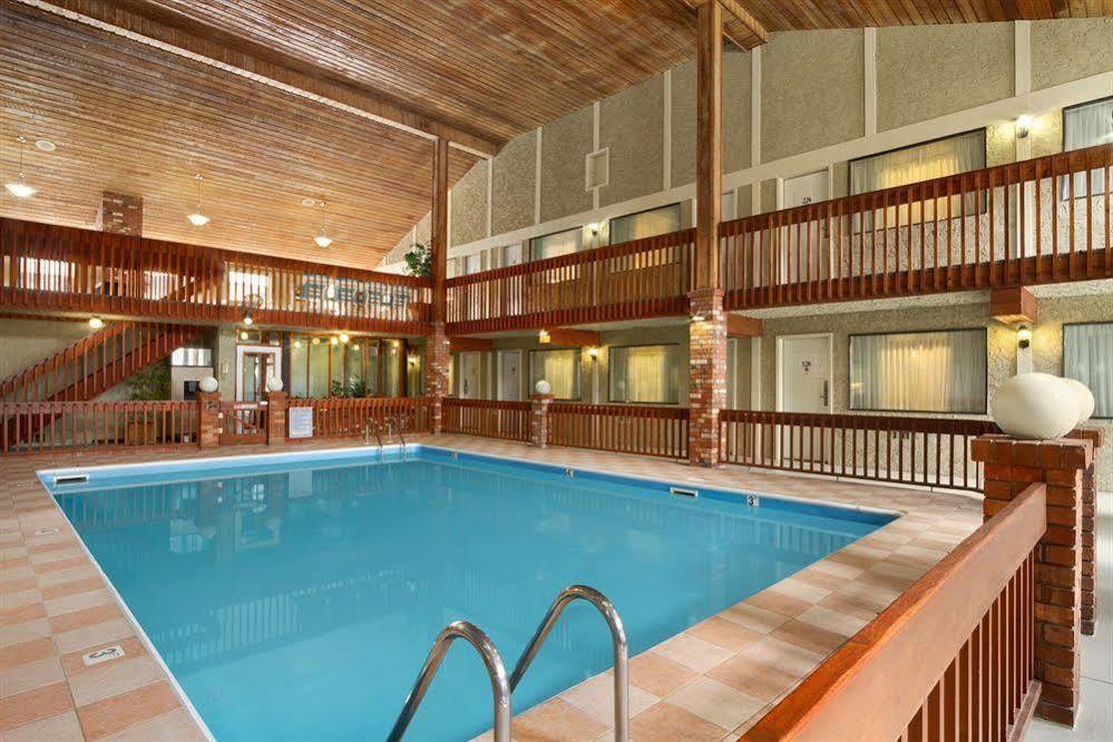 Western Villager Motor Hotel Vernon