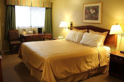Western Villager Motor Hotel Vernon