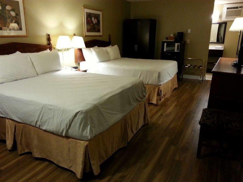 Western Villager Motor Hotel Vernon