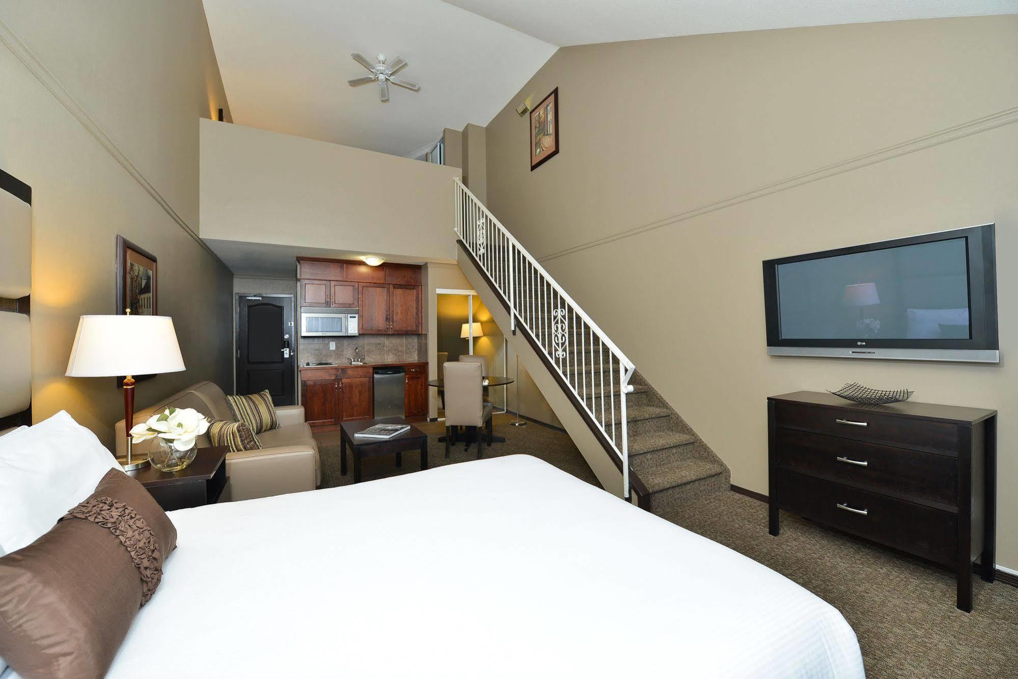 Prestige Hotel 3*