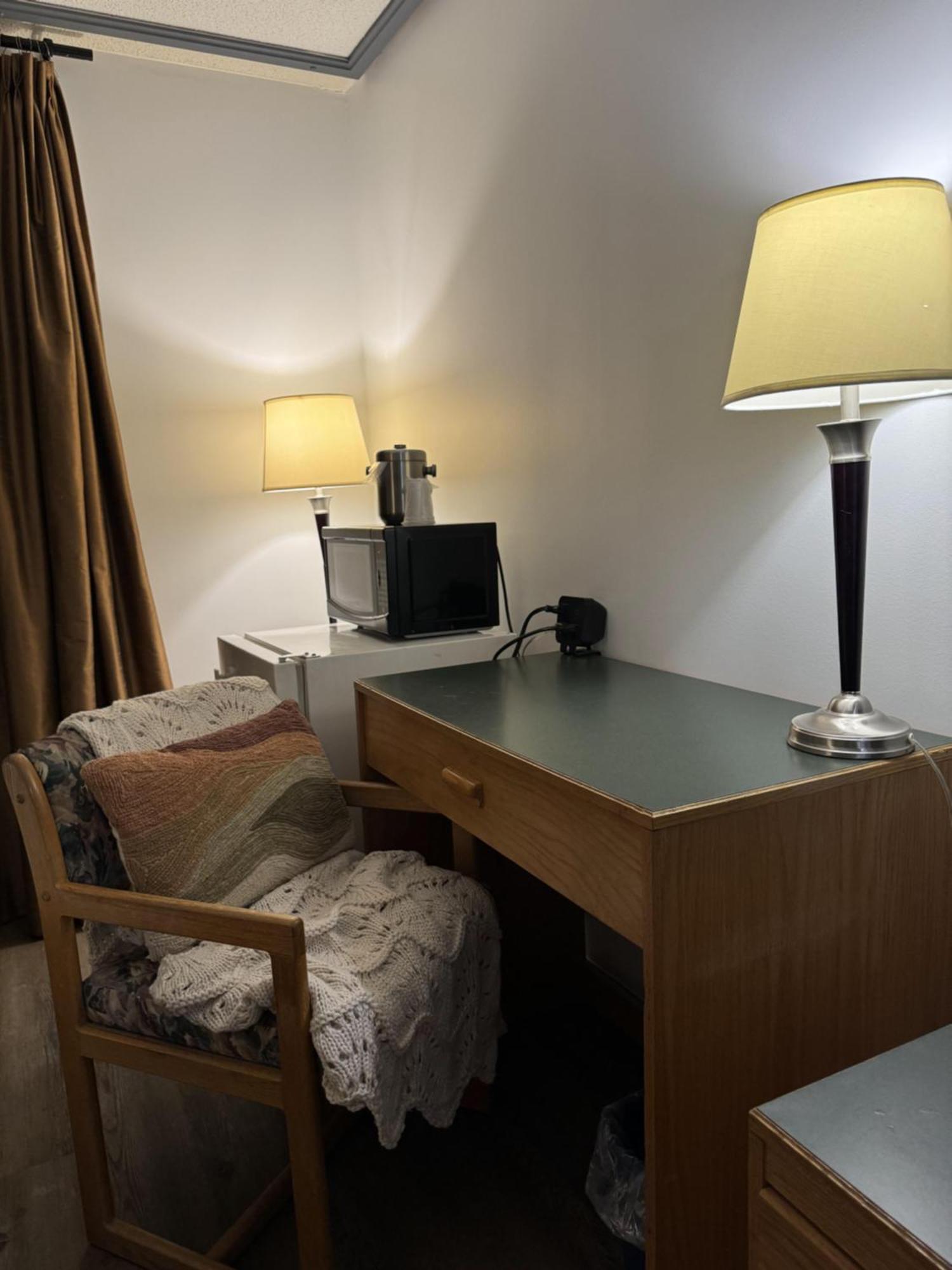 Divya Sutra Plaza And Conference Centre, Vernon, Bc Hotel 4*