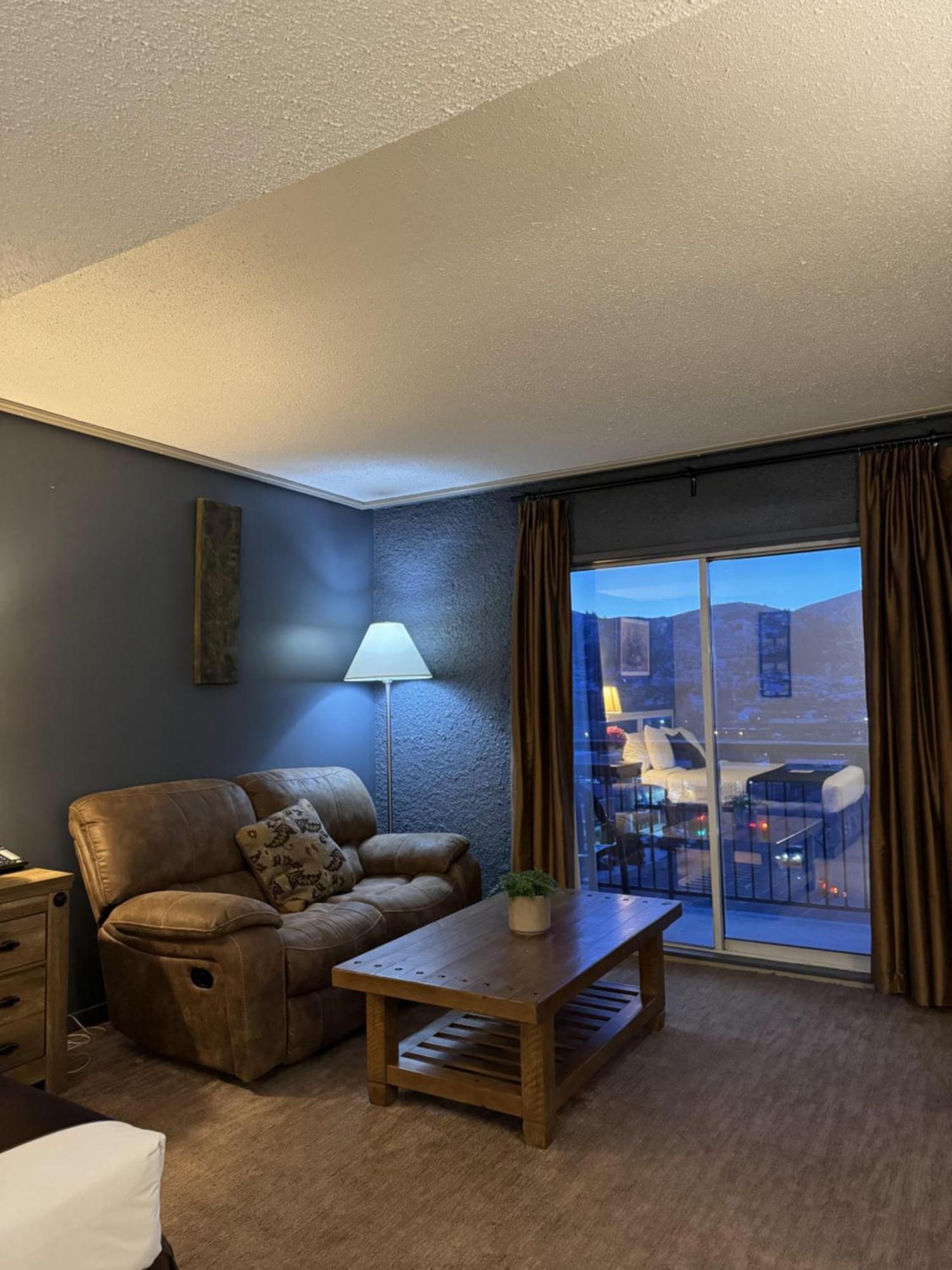Hotel Divya Sutra Plaza And Conference Centre, Vernon, Bc 4*