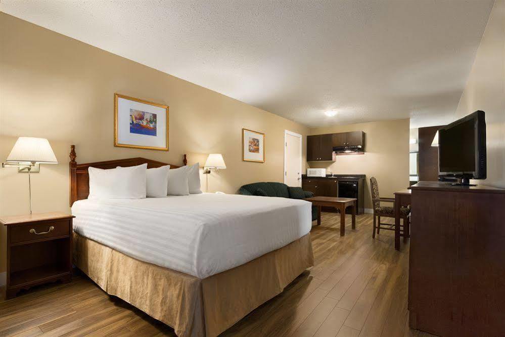 Hotel Western Villager Motor