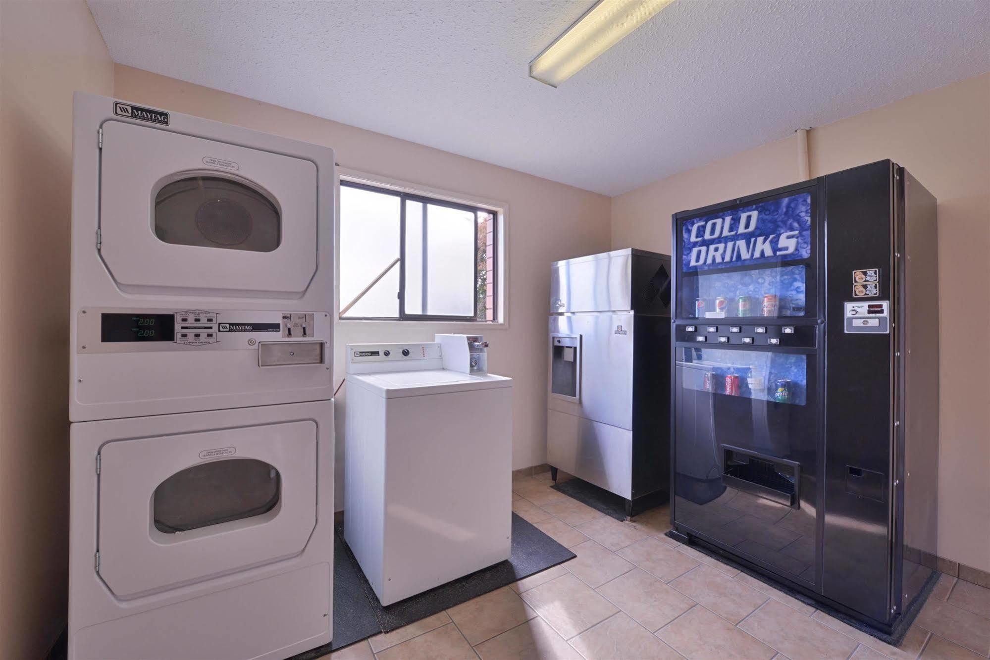 Canadas Value & Suites-vernon Motel 2*